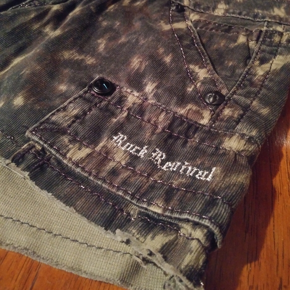 Rock Revival camo shorts - Picture 4 of 11